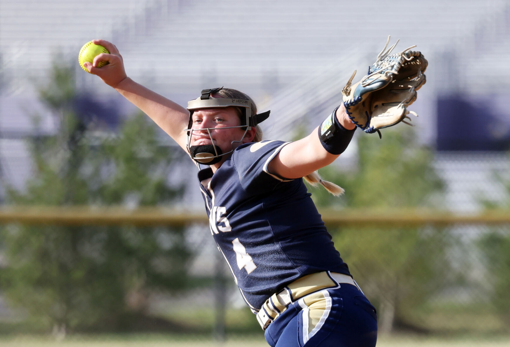 051125-roa-sp-softball-p04.JPG